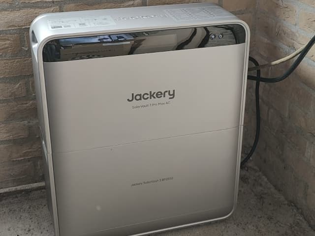 Jackery Solarvault 3 Pro Max Ac 10,08 kWh plug-in thuisbatterij bij de klant.